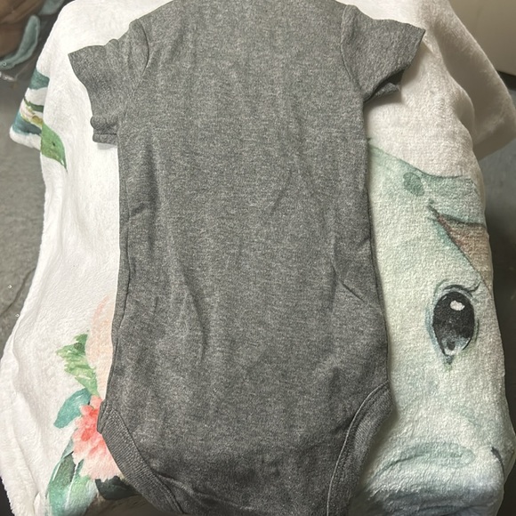 8 Onesies 0/3 months New some with out tags - Picture 12 of 16